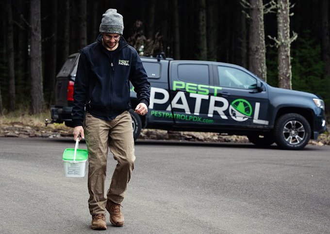 Pest Patrol employee and truck